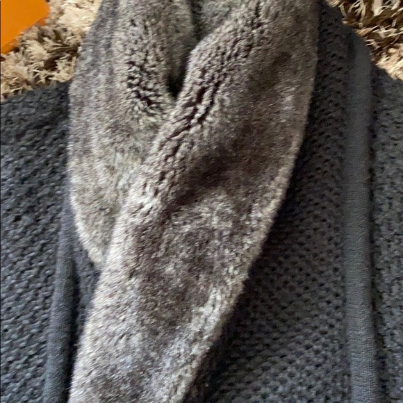 Calvin Klein Faux fur neck Men’s Sweater - Picture 5 of 6